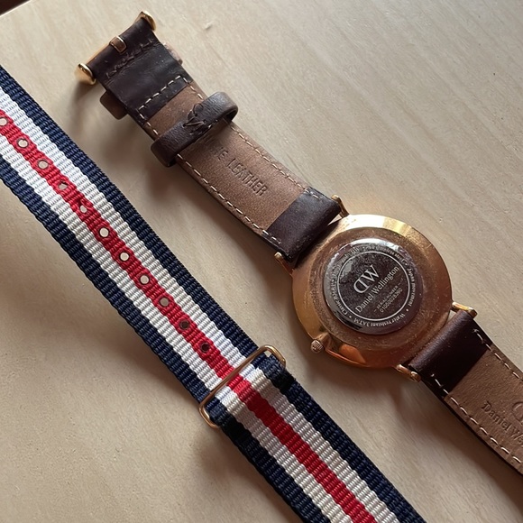 Genuine Daniel Wellington watch with two authentic straps - Picture 7 of 8